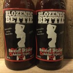 NIEUW BINNEN: Blozende Bettie, Barelds & Sabel