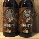 NIEUW BINNEN: Bokkepruik BA, Hommels